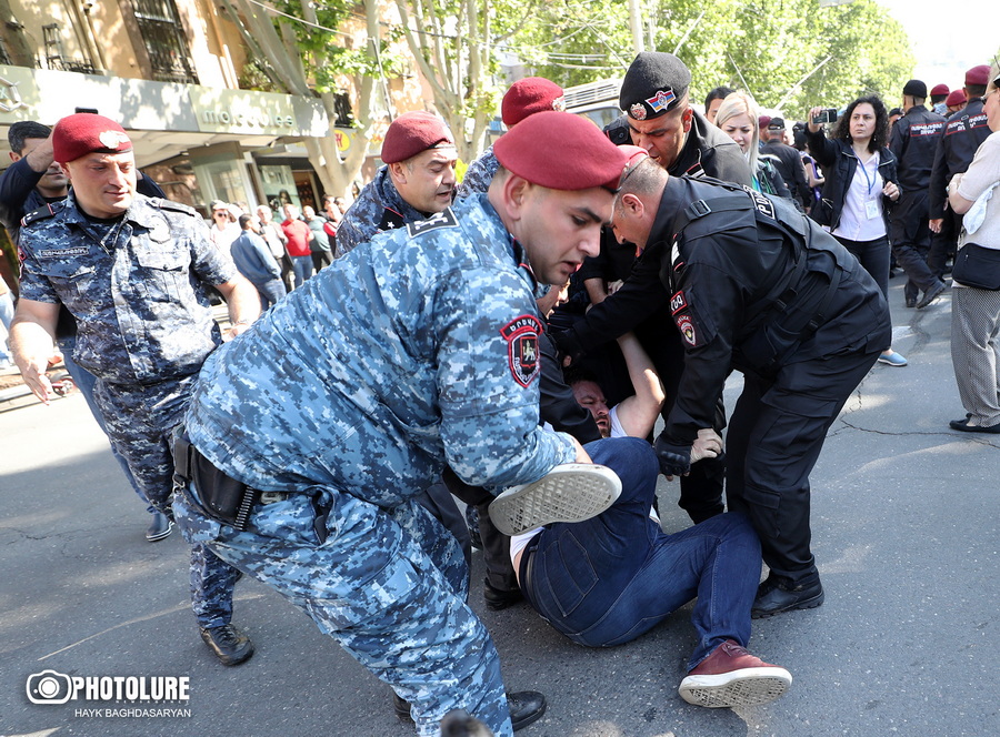 Ermenistan'da çok sayıda gözaltı